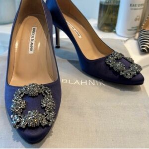 Manolo Blahnik size 7.5 Navy Blue